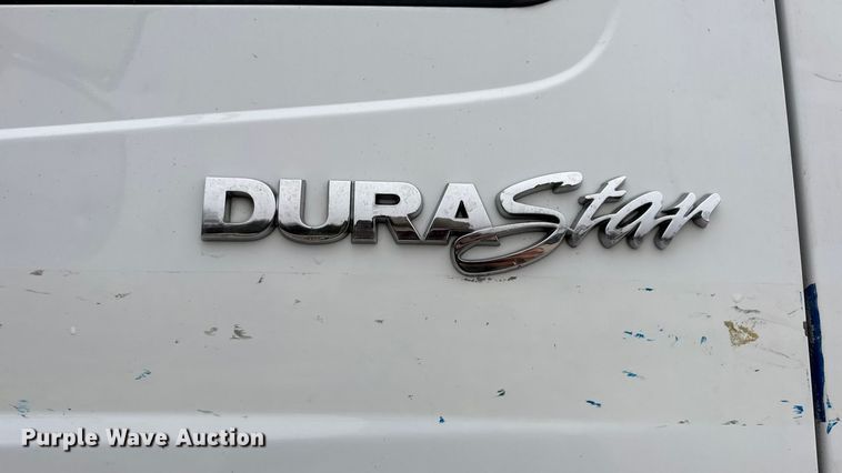 image for item EN0822 2009 International 4400 truck cab and chassis