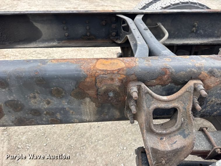 image for item EN0822 2009 International 4400 truck cab and chassis