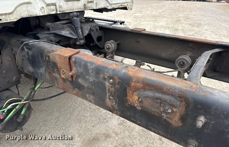 image for item EN0822 2009 International 4400 truck cab and chassis