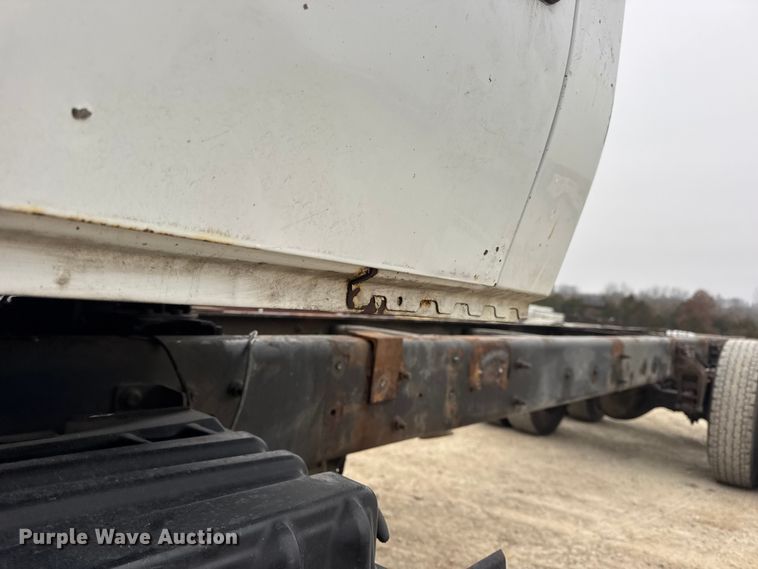 image for item EN0822 2009 International 4400 truck cab and chassis