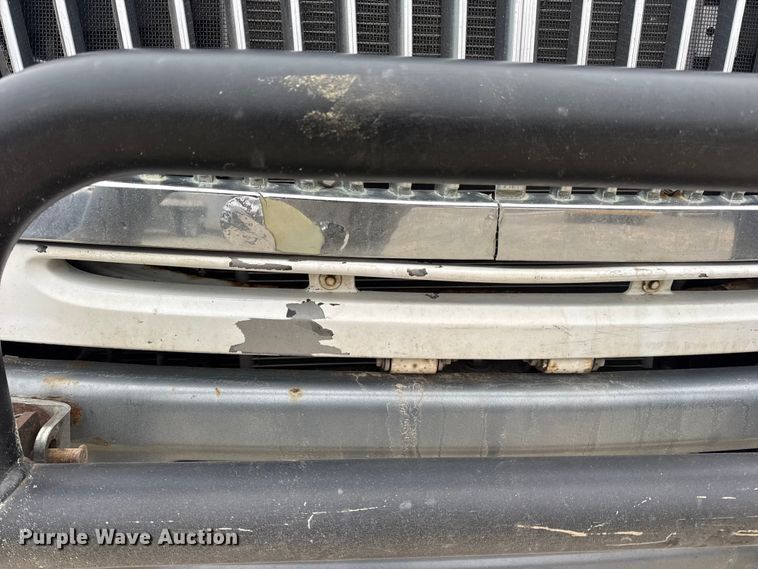 image for item EN0822 2009 International 4400 truck cab and chassis