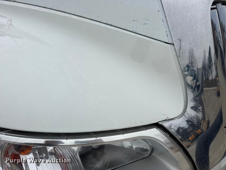 image for item EN0822 2009 International 4400 truck cab and chassis