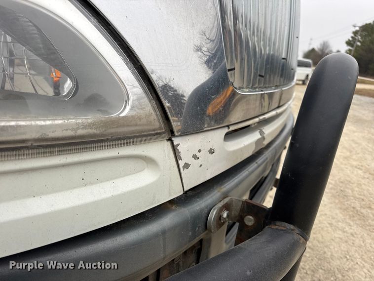 image for item EN0822 2009 International 4400 truck cab and chassis