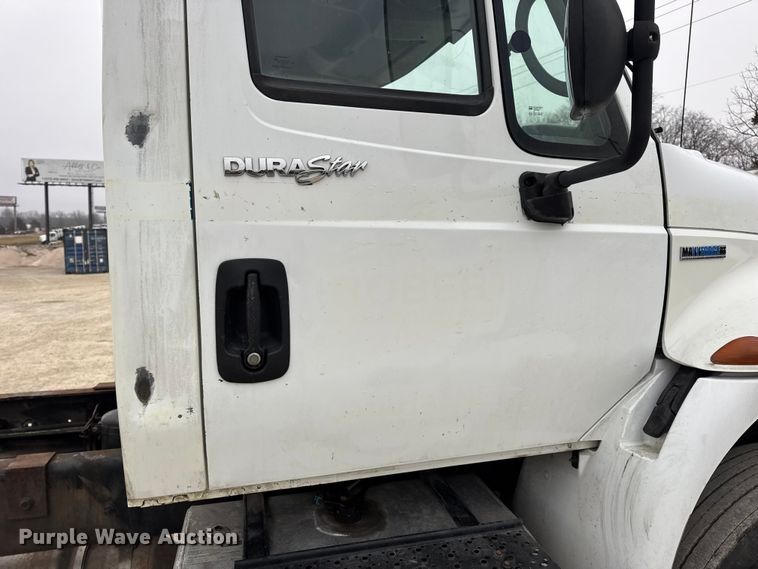 image for item EN0822 2009 International 4400 truck cab and chassis