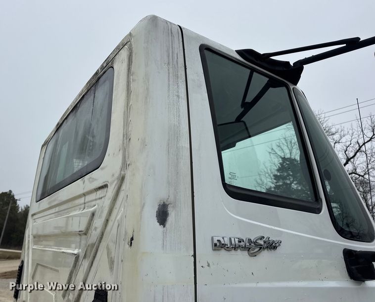 image for item EN0822 2009 International 4400 truck cab and chassis