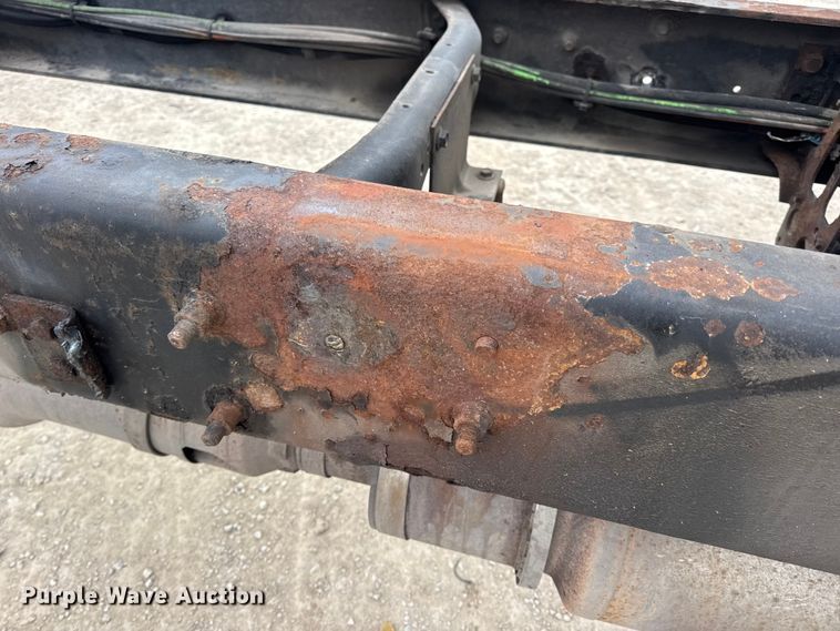 image for item EN0822 2009 International 4400 truck cab and chassis