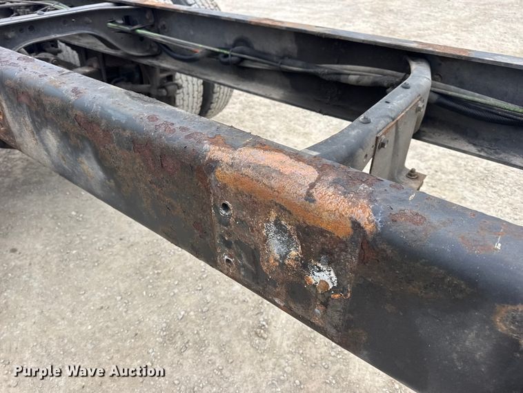 image for item EN0822 2009 International 4400 truck cab and chassis