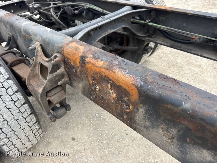 image for item EN0822 2009 International 4400 truck cab and chassis