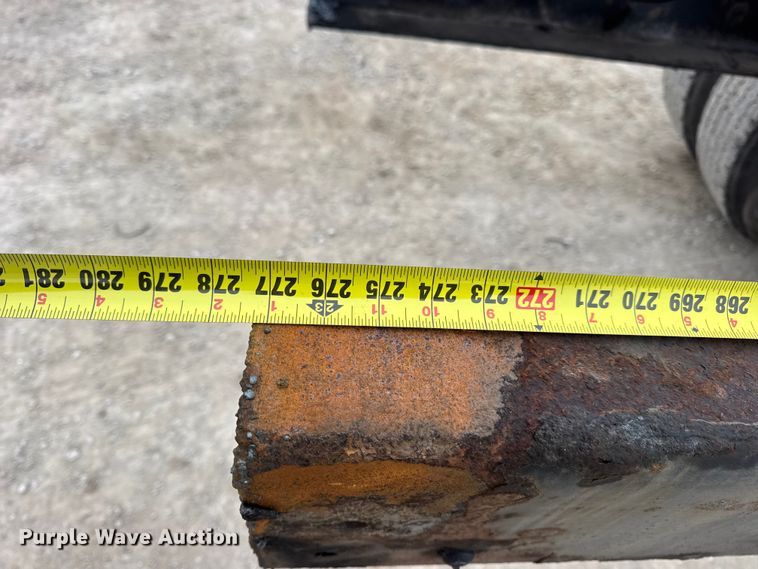 image for item EN0822 2009 International 4400 truck cab and chassis