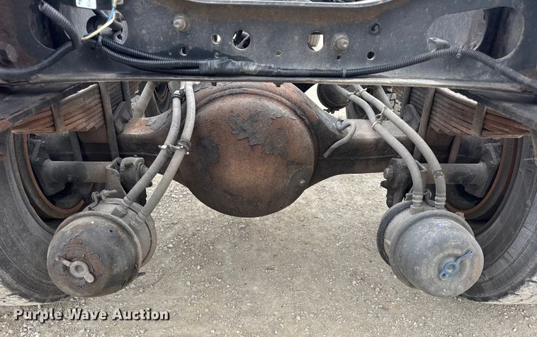 image for item EN0822 2009 International 4400 truck cab and chassis