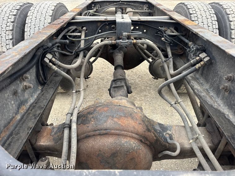 image for item EN0822 2009 International 4400 truck cab and chassis