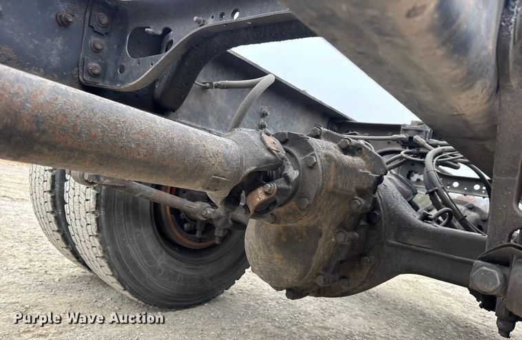 image for item EN0822 2009 International 4400 truck cab and chassis