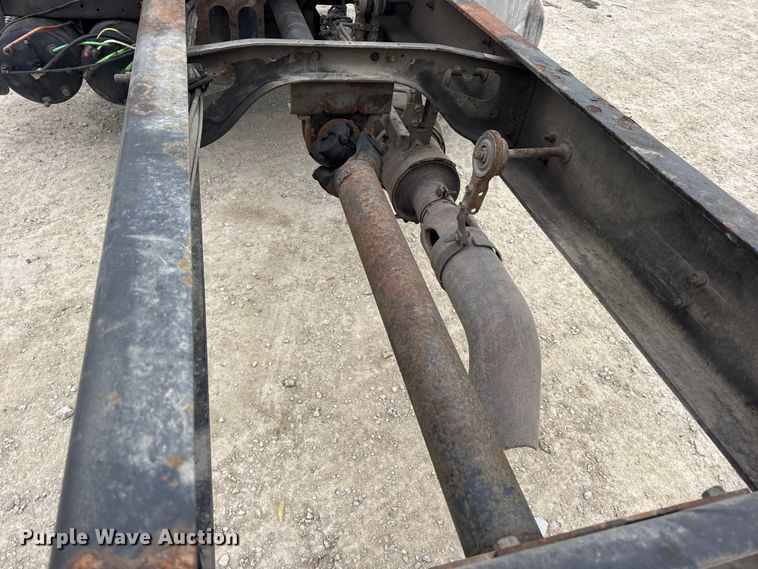 image for item EN0822 2009 International 4400 truck cab and chassis