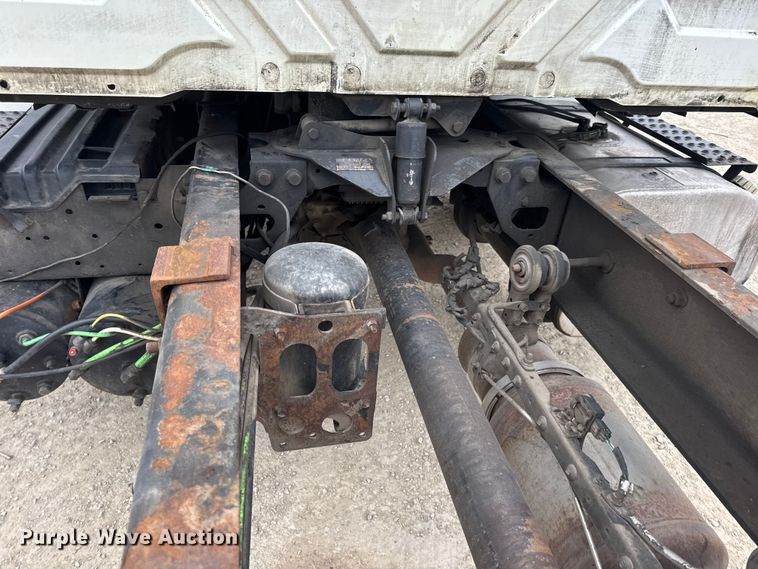 image for item EN0822 2009 International 4400 truck cab and chassis