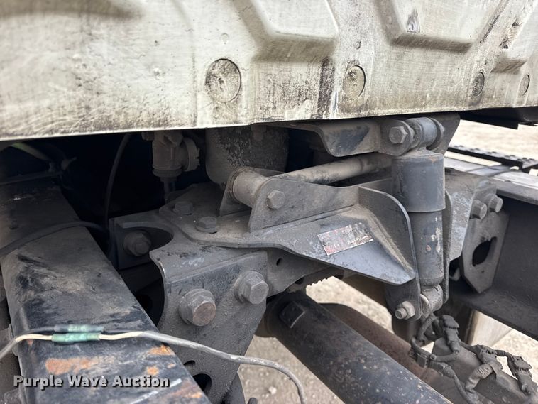 image for item EN0822 2009 International 4400 truck cab and chassis