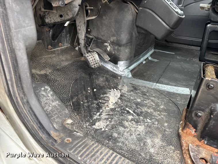 image for item EN0822 2009 International 4400 truck cab and chassis