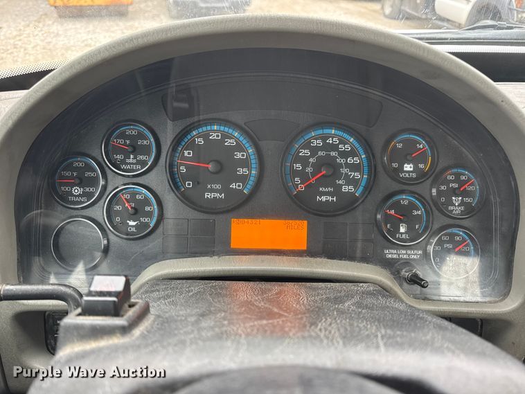 image for item EN0822 2009 International 4400 truck cab and chassis