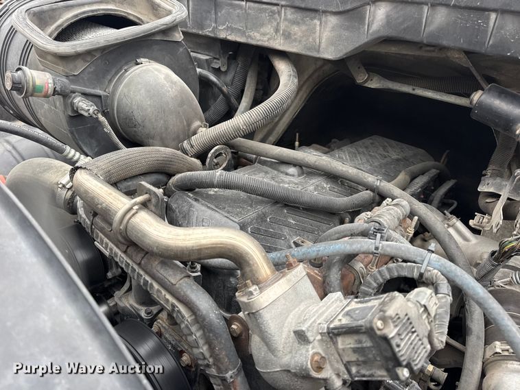 image for item EN0822 2009 International 4400 truck cab and chassis