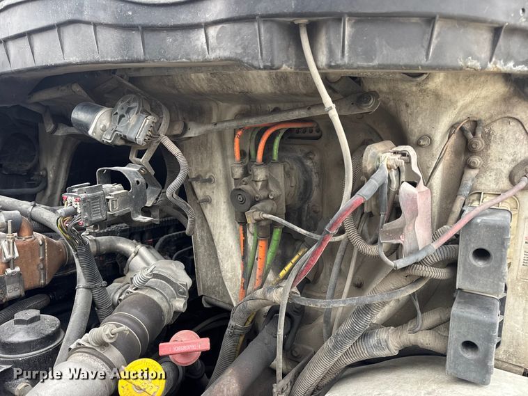 image for item EN0822 2009 International 4400 truck cab and chassis