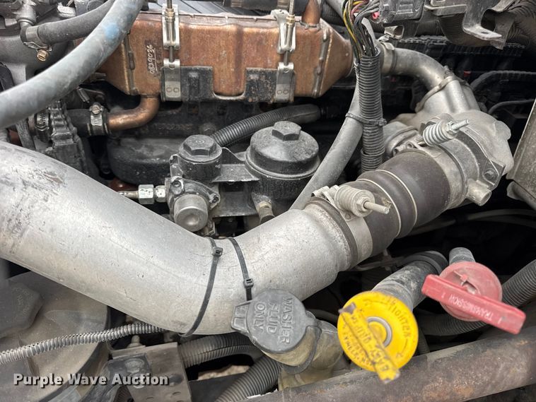 image for item EN0822 2009 International 4400 truck cab and chassis