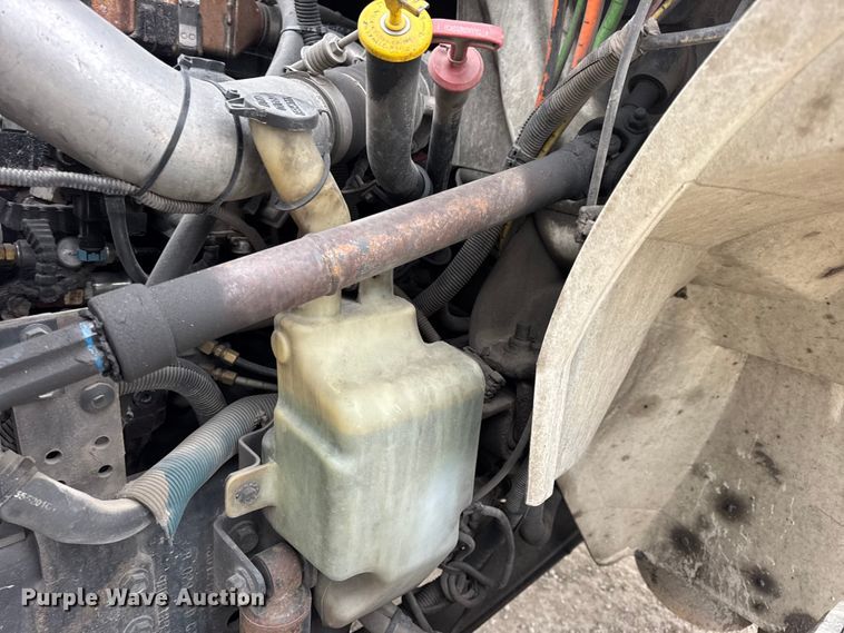 image for item EN0822 2009 International 4400 truck cab and chassis