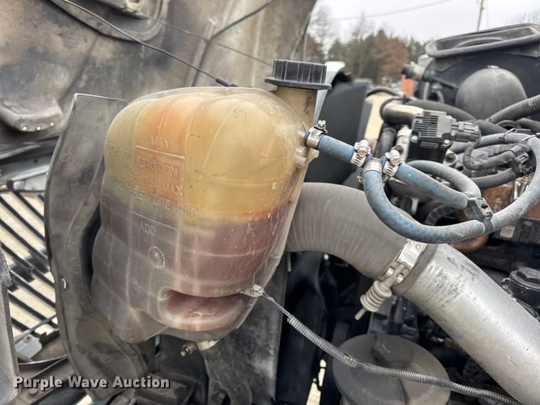 image for item EN0822 2009 International 4400 truck cab and chassis