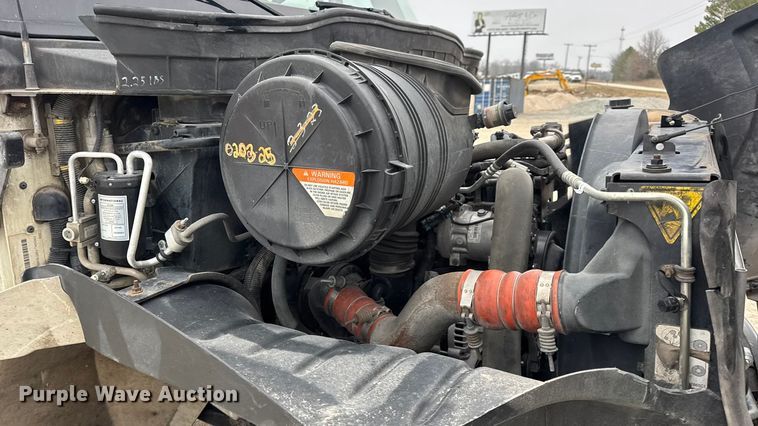 image for item EN0822 2009 International 4400 truck cab and chassis