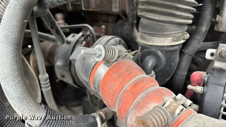 image for item EN0822 2009 International 4400 truck cab and chassis