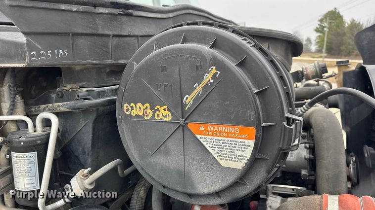 image for item EN0822 2009 International 4400 truck cab and chassis