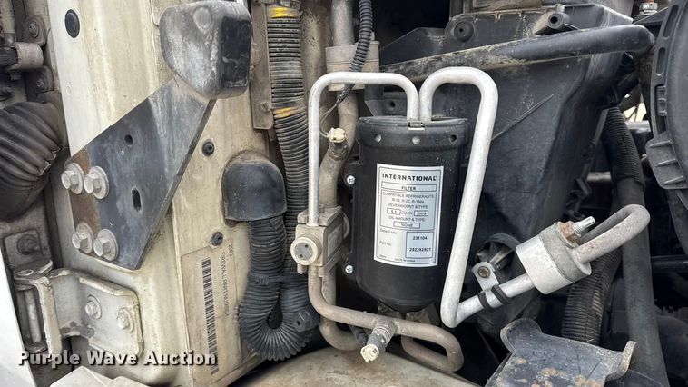 image for item EN0822 2009 International 4400 truck cab and chassis