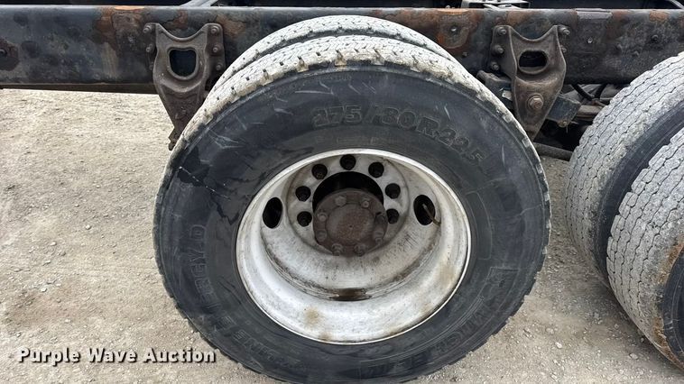 image for item EN0822 2009 International 4400 truck cab and chassis