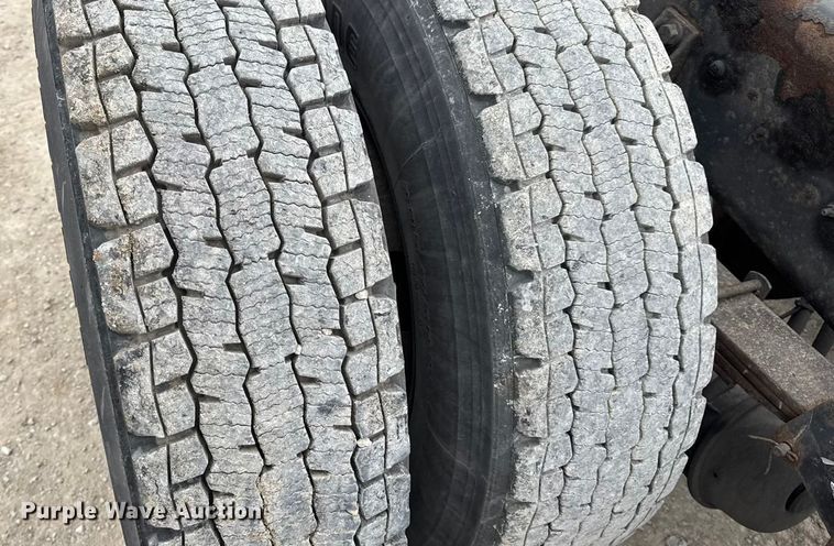 image for item EN0822 2009 International 4400 truck cab and chassis