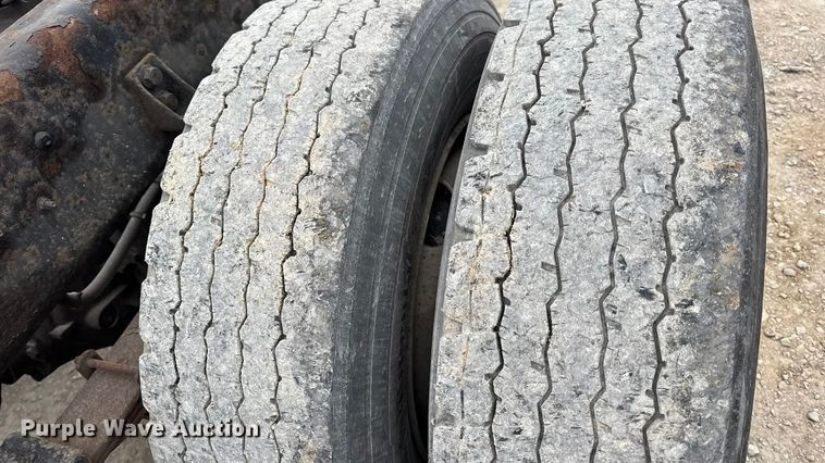 image for item EN0822 2009 International 4400 truck cab and chassis