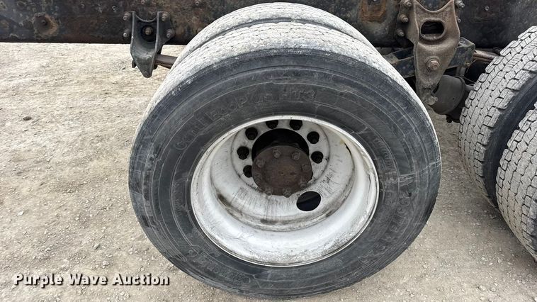 image for item EN0822 2009 International 4400 truck cab and chassis