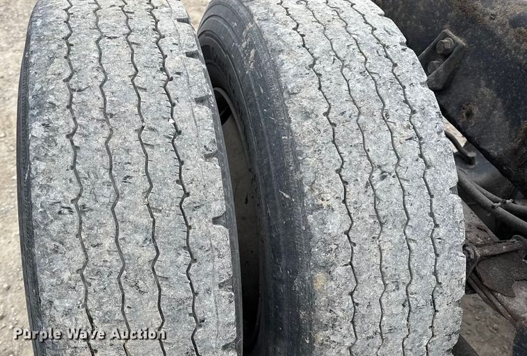 image for item EN0822 2009 International 4400 truck cab and chassis