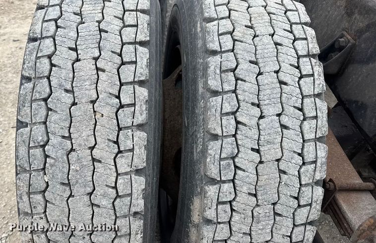 image for item EN0822 2009 International 4400 truck cab and chassis