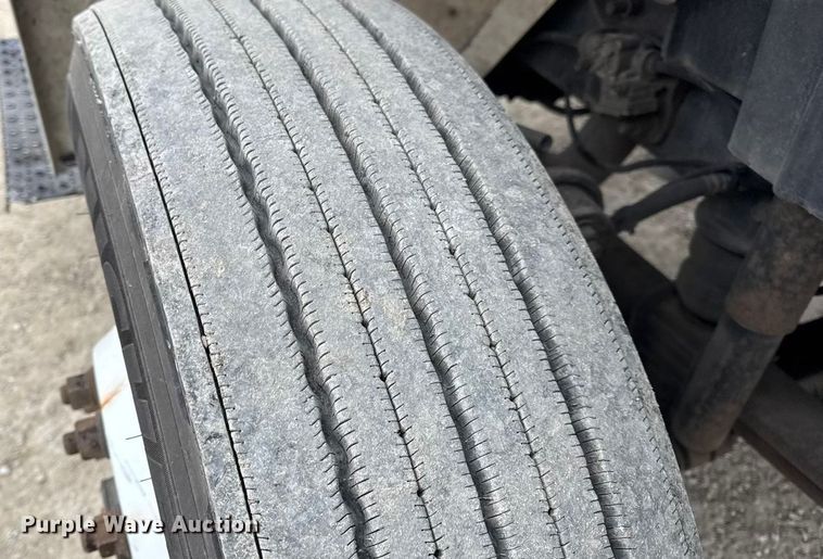 image for item EN0822 2009 International 4400 truck cab and chassis