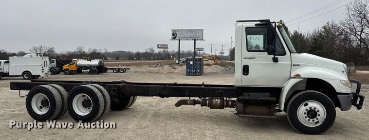 image for item EN0823 2013 International 4400 truck cab and chassis