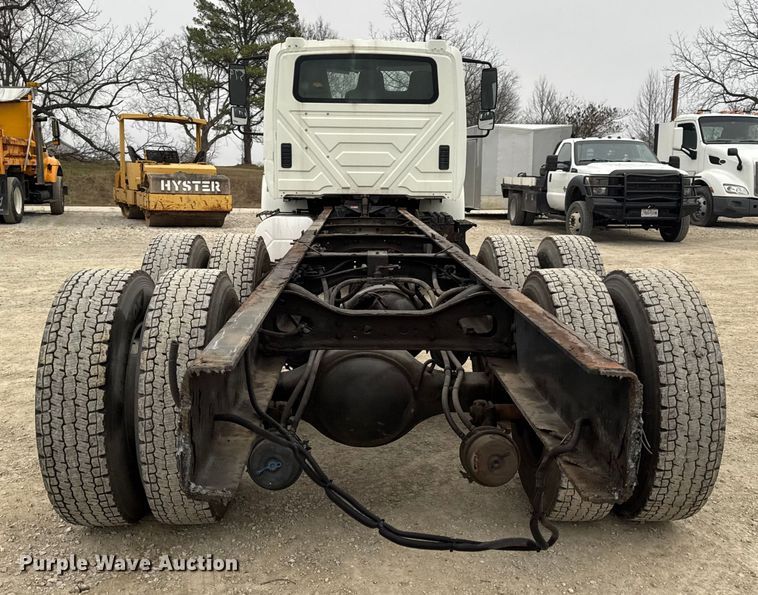 image for item EN0823 2013 International 4400 truck cab and chassis