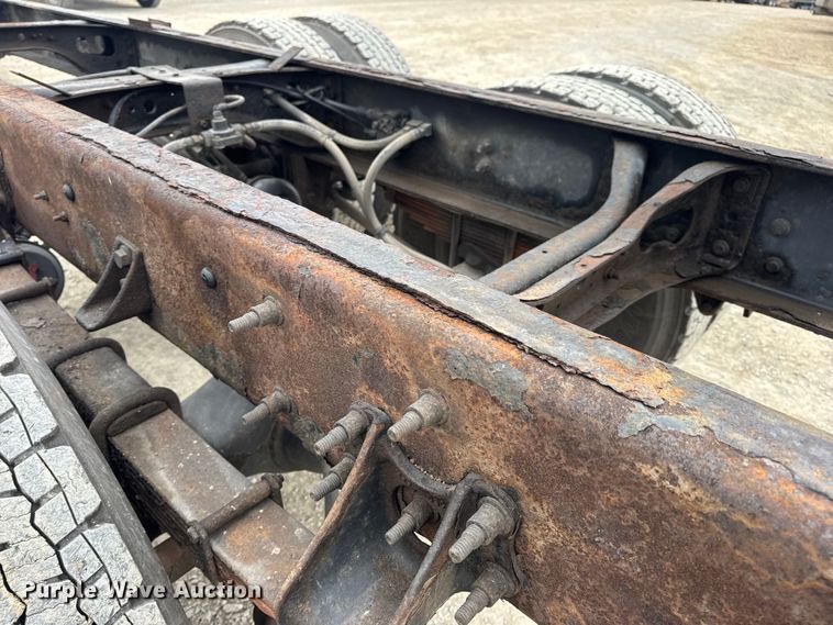 image for item EN0823 2013 International 4400 truck cab and chassis