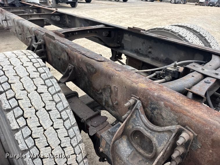 image for item EN0823 2013 International 4400 truck cab and chassis