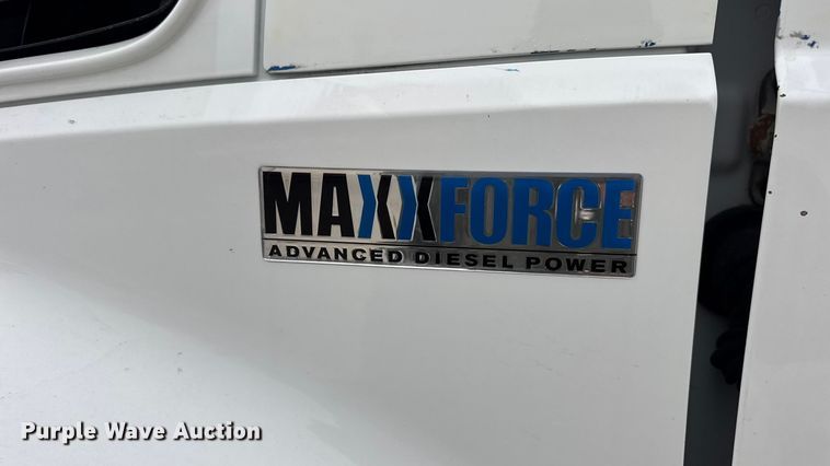 image for item EN0823 2013 International 4400 truck cab and chassis