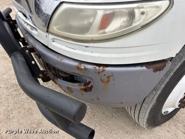 image for item EN0823 2013 International 4400 truck cab and chassis