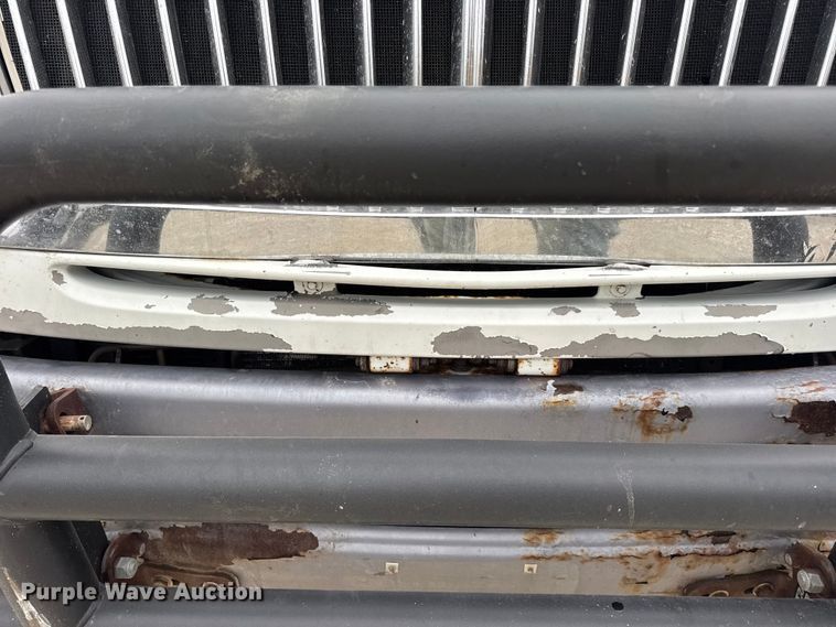 image for item EN0823 2013 International 4400 truck cab and chassis