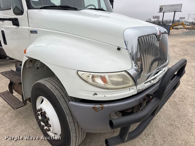 image for item EN0823 2013 International 4400 truck cab and chassis