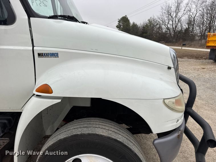 image for item EN0823 2013 International 4400 truck cab and chassis