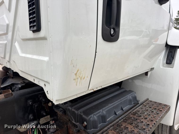 image for item EN0823 2013 International 4400 truck cab and chassis