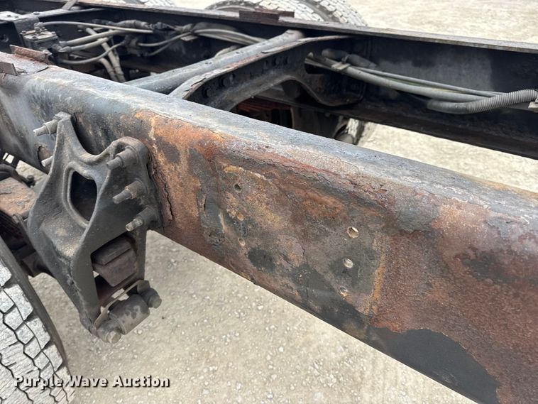 image for item EN0823 2013 International 4400 truck cab and chassis