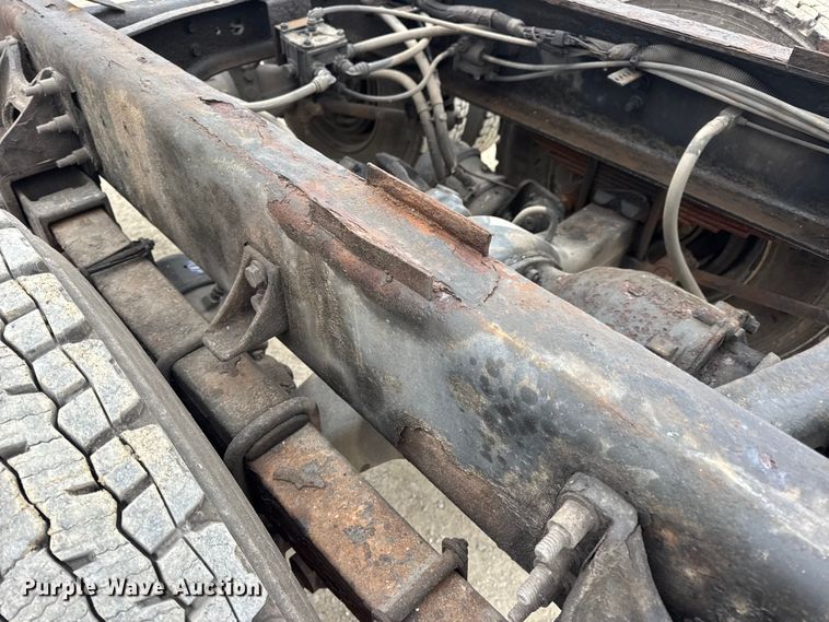 image for item EN0823 2013 International 4400 truck cab and chassis