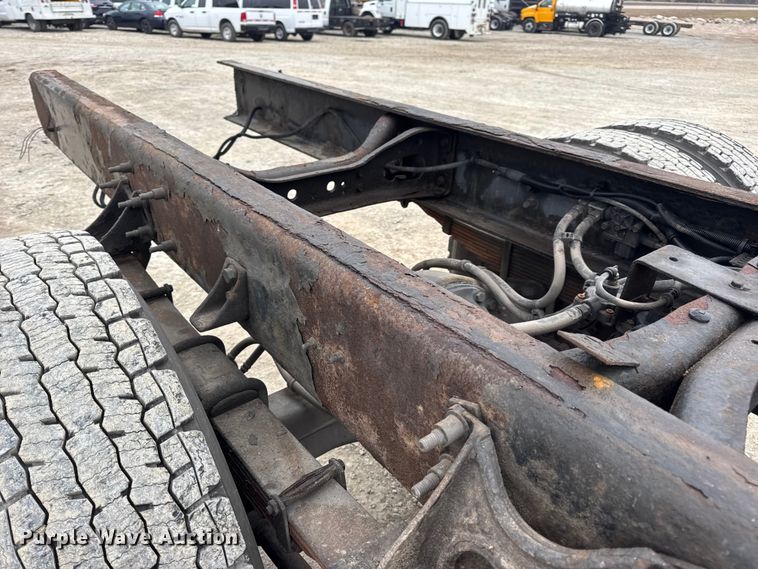 image for item EN0823 2013 International 4400 truck cab and chassis